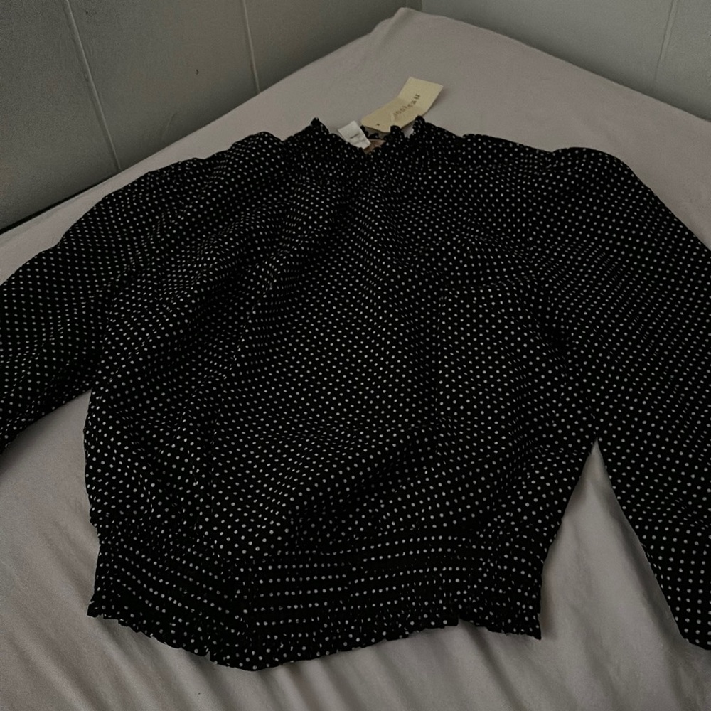 black and white dotted Blouse with elastic stretch on neck and waist